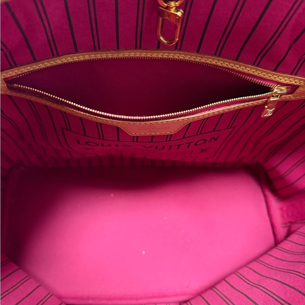 Louis Vuitton Neverfull MM Raspberry - Picture 6 of 15